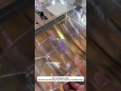 Comment cette machine crée-t-elle un bord rond en acrylique parfait ?