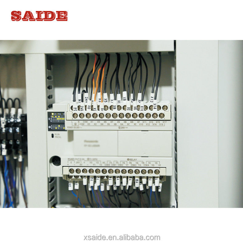 Scies à découper transversales CNC automatiques GX-2600 pour panneaux moyens-épais, scies de découpe électroniques pour acrylique et panneaux de guidage de la lumière