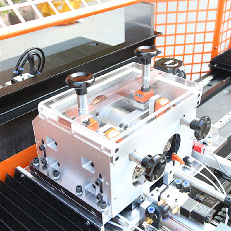 Équipement de production de déflecteurs anti-épidémiques SD-R70 Machine de découpe à angle R à grande vitesse Machine automatique de chanfreinage d'acrylique PMMA