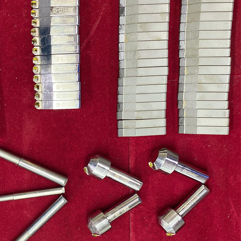 15 ans d'expérience dans la fabrication de couteaux pour feuille PC transparente et lisse