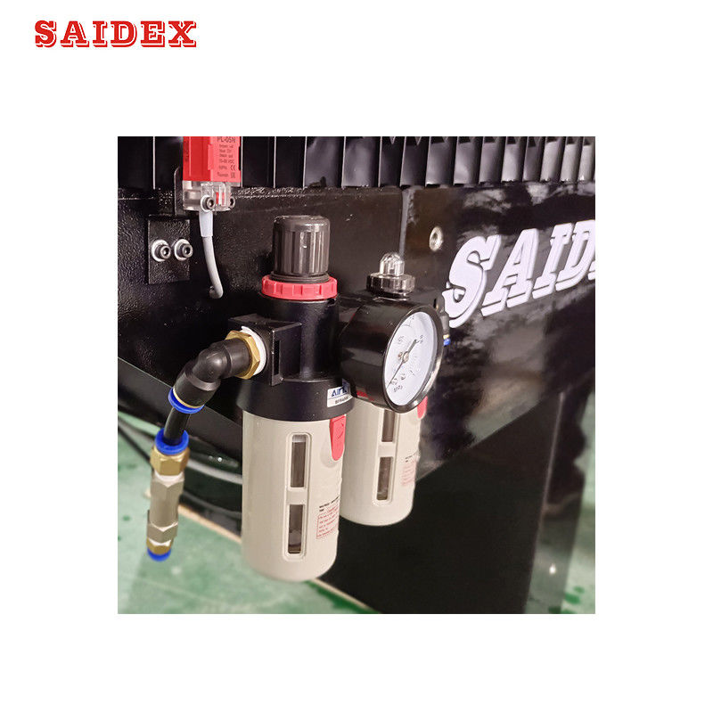 L'angle de coupe peut être personnalisé Machine de polissage de 220V de 4,5 kW pour les meubles acryliques