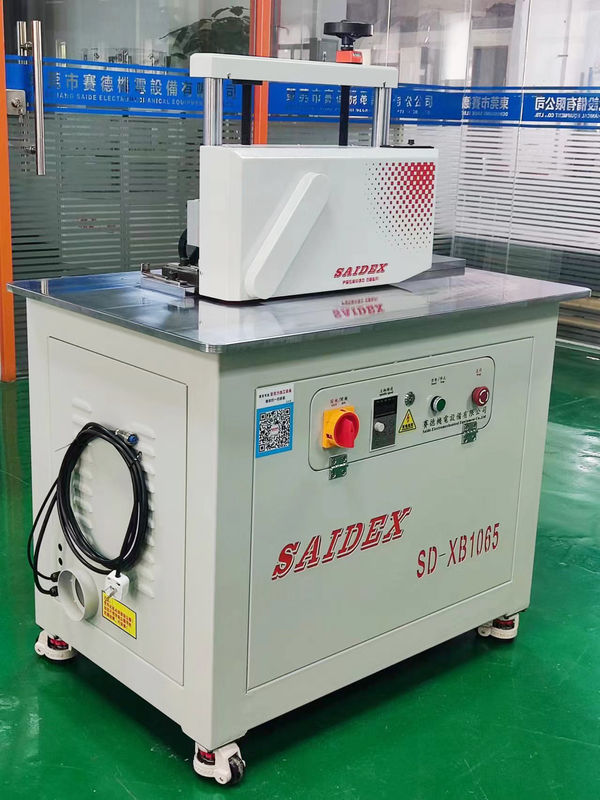 Machine de découpage d'acrylique PC ((polycarbonate) planche de déchiquetage de polissage Slotting Machine polissage en même temps