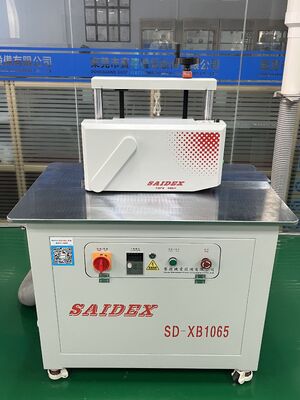 Machine de découpage acrylique XB1065 (alimentation automatique)